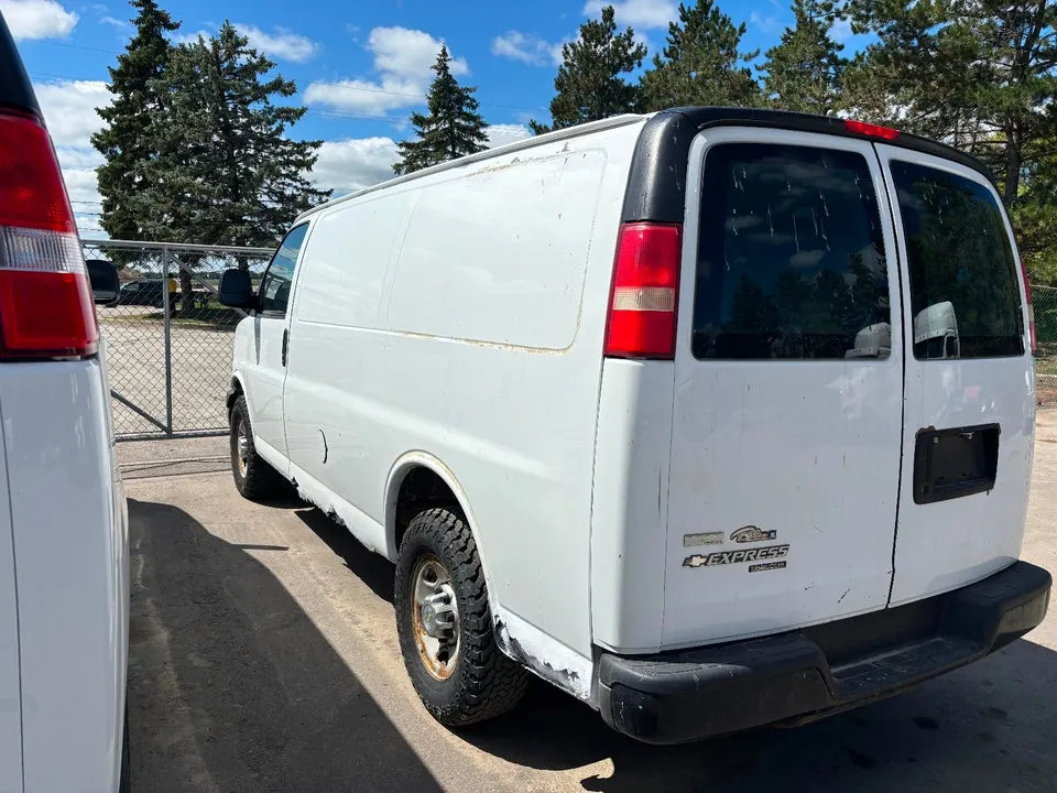 Chevrolet G Series Van 2012 photo 3