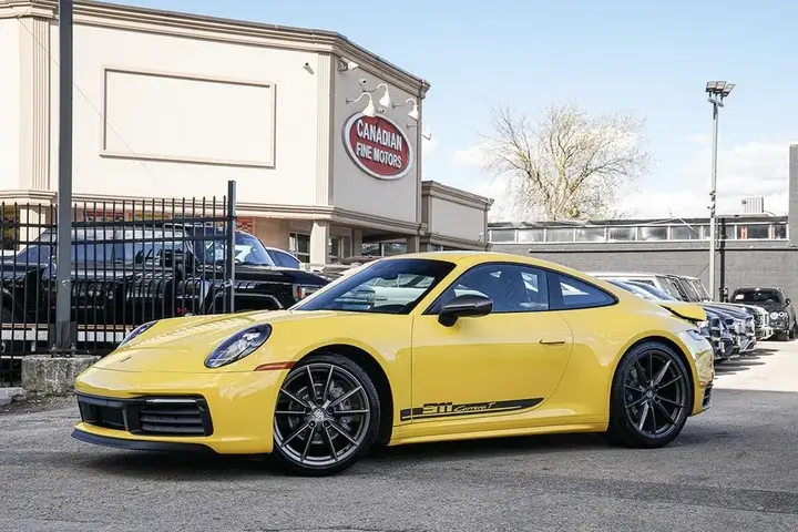 Porsche 911 2023 photo 2