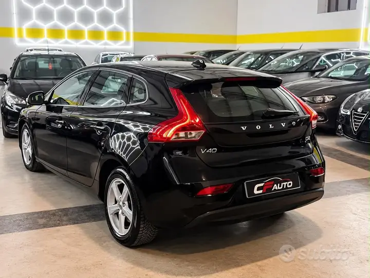 Volvo V40 2018 photo 2