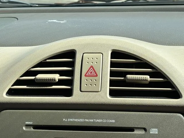 Suzuki Altis 2012 photo 5