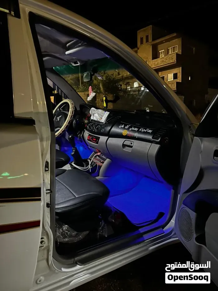 Mitsubishi L200 2011 photo 3