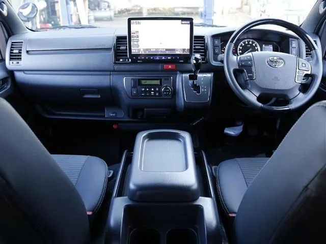Toyota Hiace Van 2025 photo 2