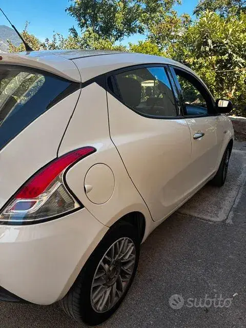 Lancia Ypsilon 2011 photo 2