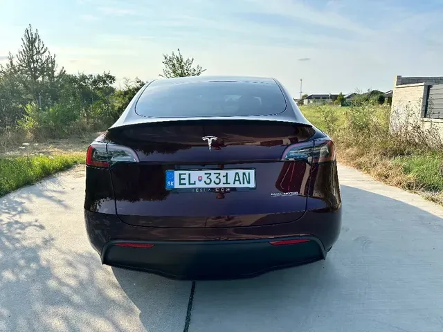 Tesla Model Y 2023 photo 3