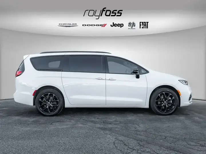 Chrysler Pacifica 2026 photo 3