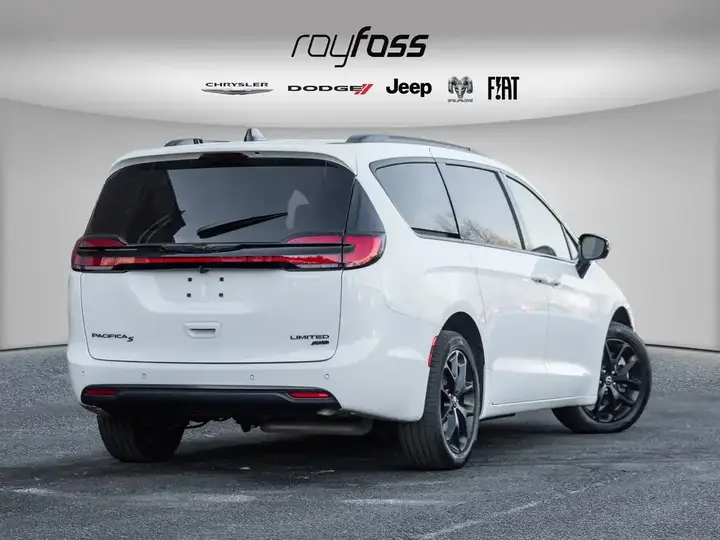 Chrysler Pacifica 2026 photo 5