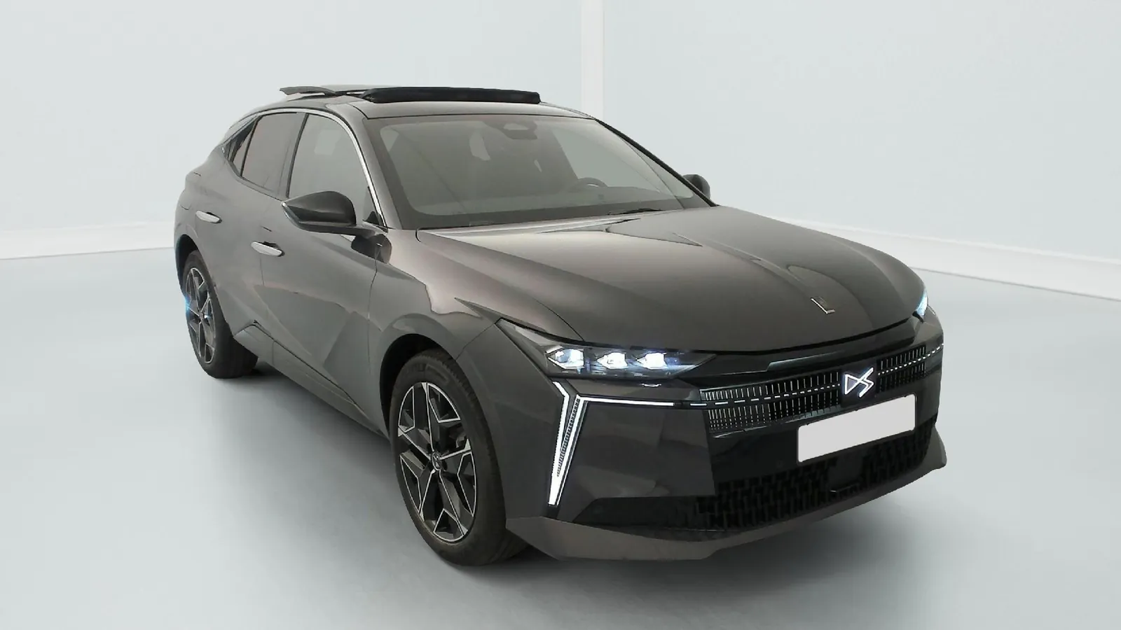 DS Automobiles N°4