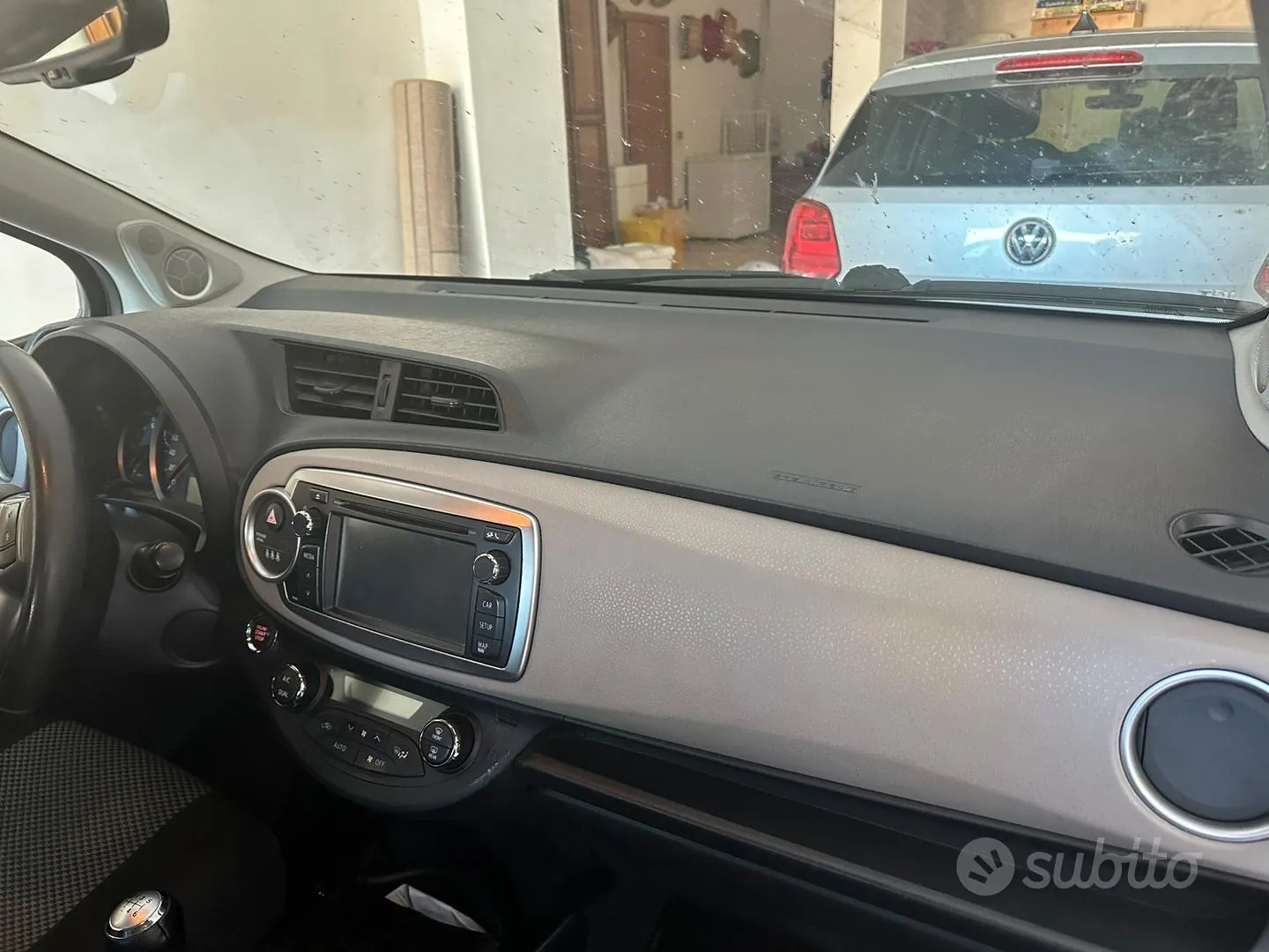 Toyota Yaris 2011 photo 2