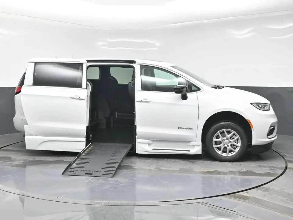 Chrysler Pacifica 2026 photo 4