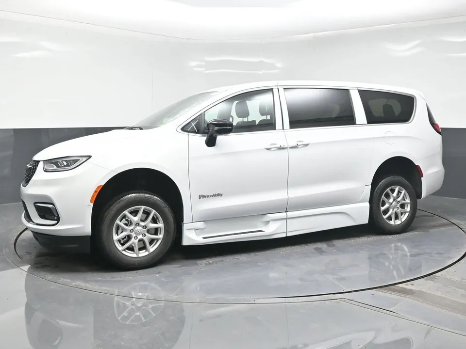 Chrysler Pacifica 2026 photo 3
