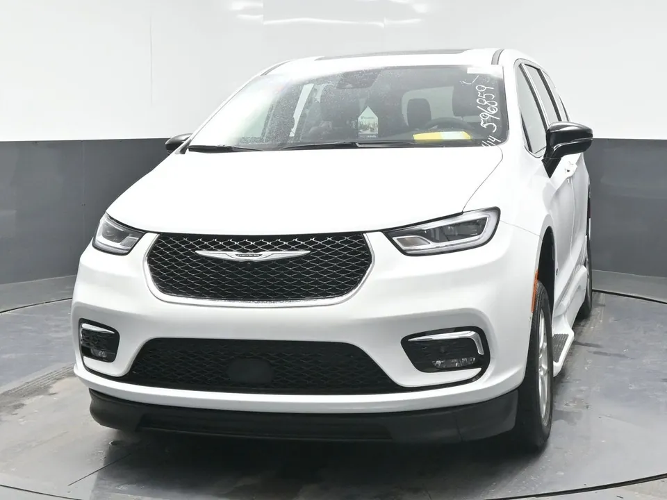 Chrysler Pacifica 2026 photo 2