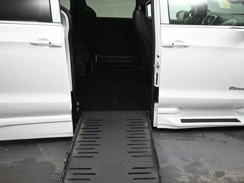 Chrysler Pacifica 2026 photo 5