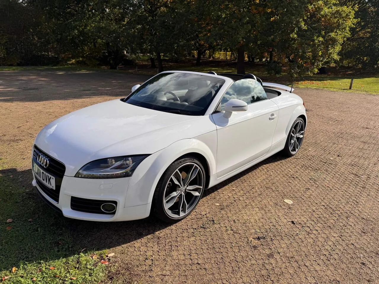 Audi Tt 2011 photo 2