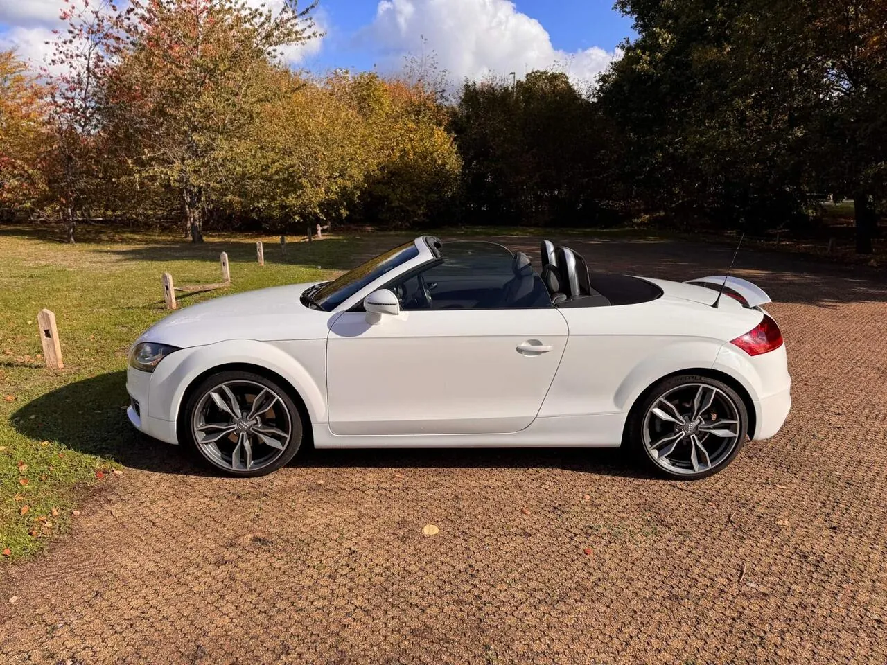 Audi Tt 2011 photo 4