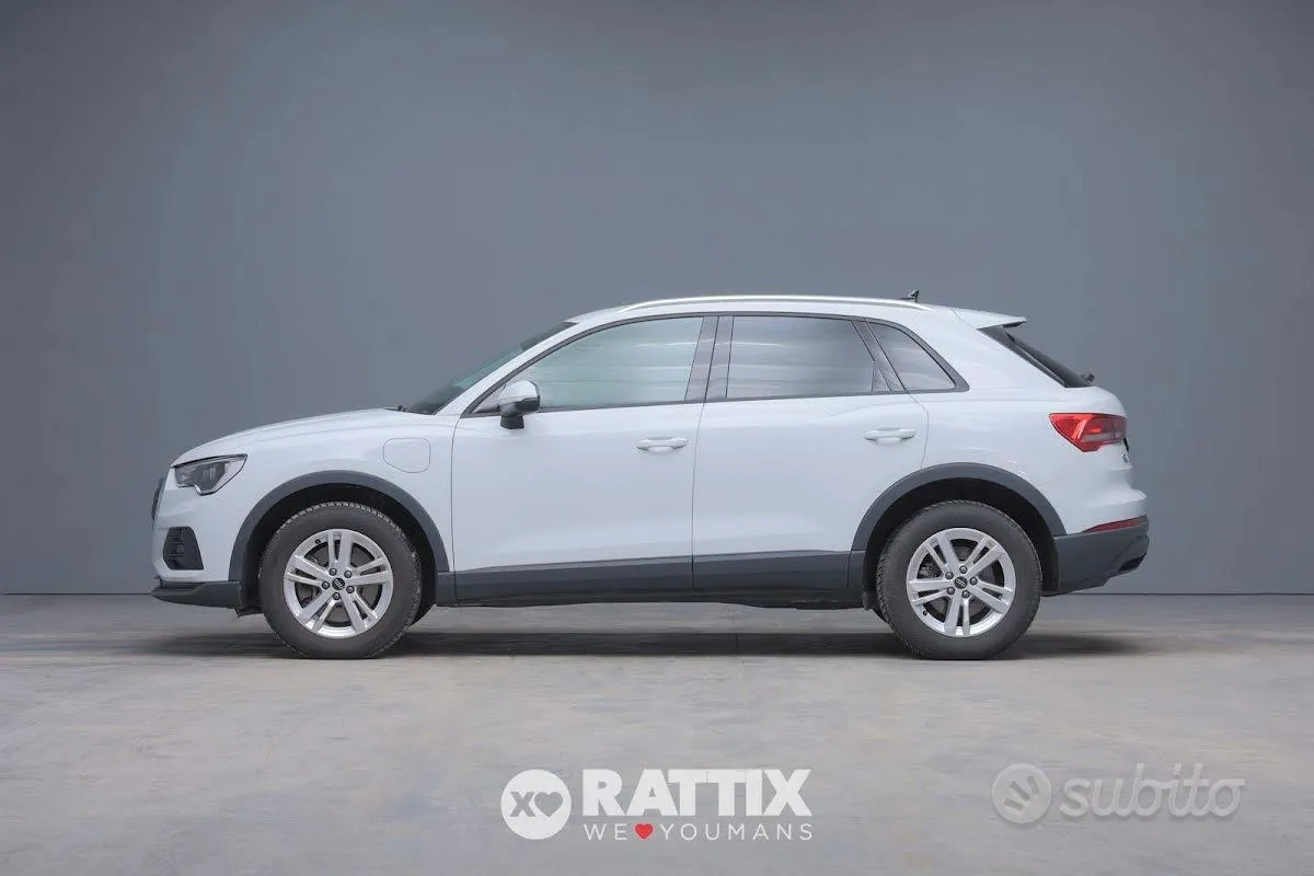 Audi Q3 2022 photo 2