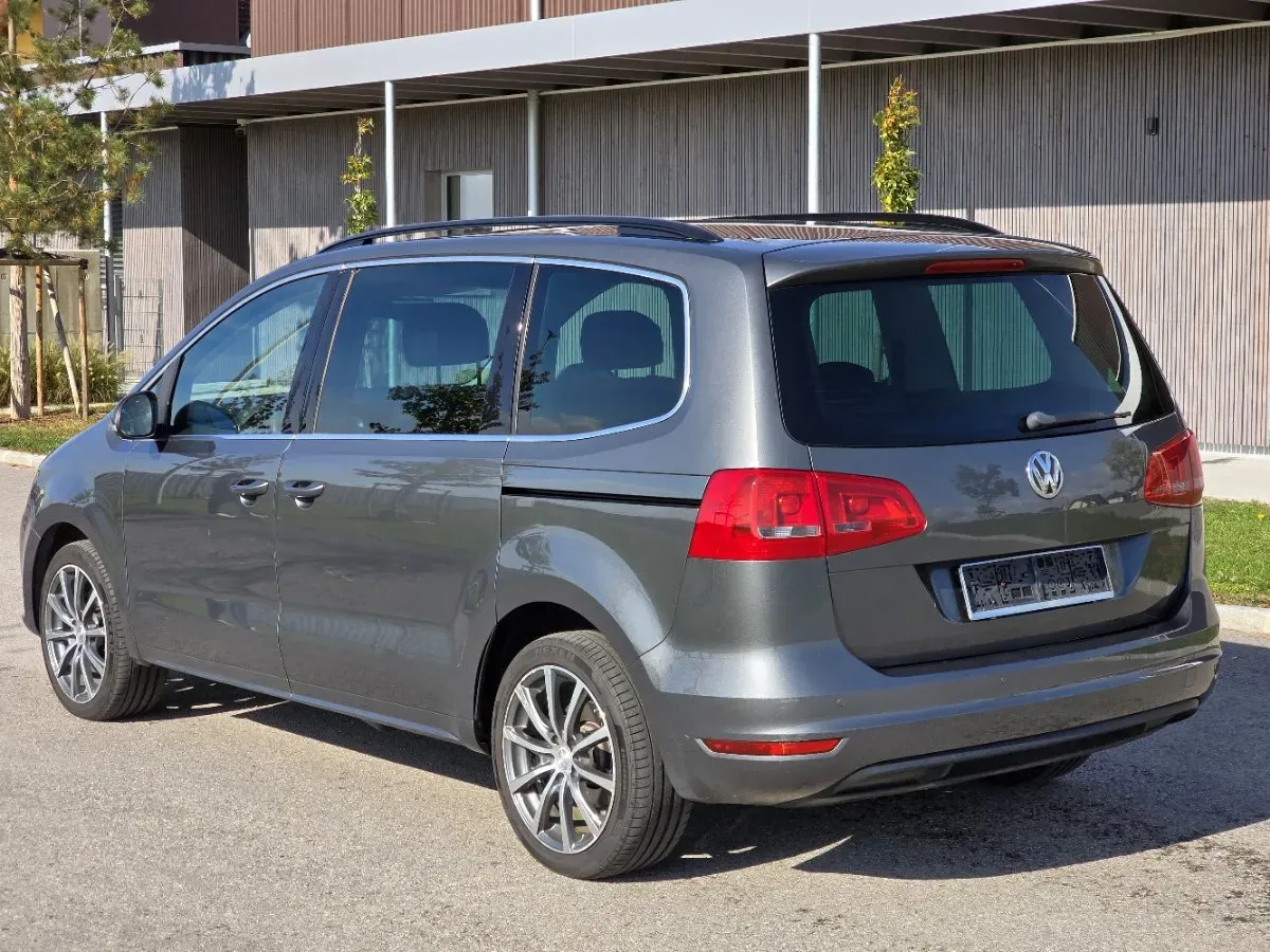 Volkswagen Sharan 2012 photo 2