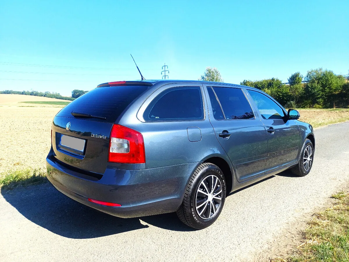 Skoda Octavia 2009 photo 2