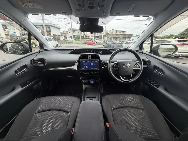 Toyota Prius S 2019 photo 2