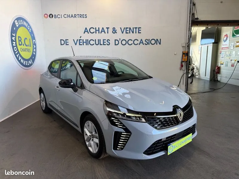 Renault Clio 2024 photo 2