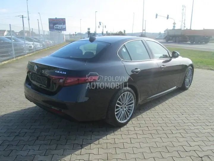 Alfa Romeo Giulia 2017 photo 5