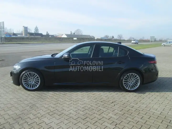 Alfa Romeo Giulia 2017 photo 2