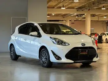 Toyota Aqua 2018 photo 2