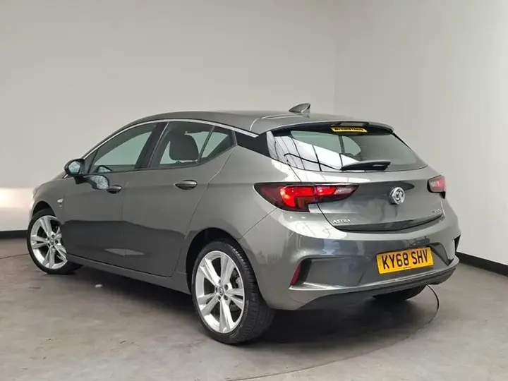 Vauxhall Astra 2018 photo 2