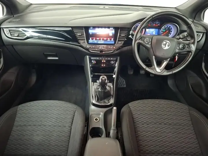 Vauxhall Astra 2018 photo 3