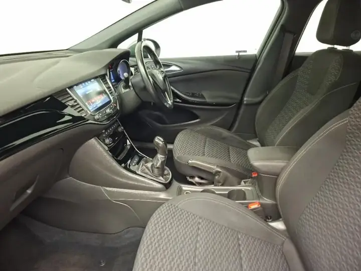 Vauxhall Astra 2018 photo 5