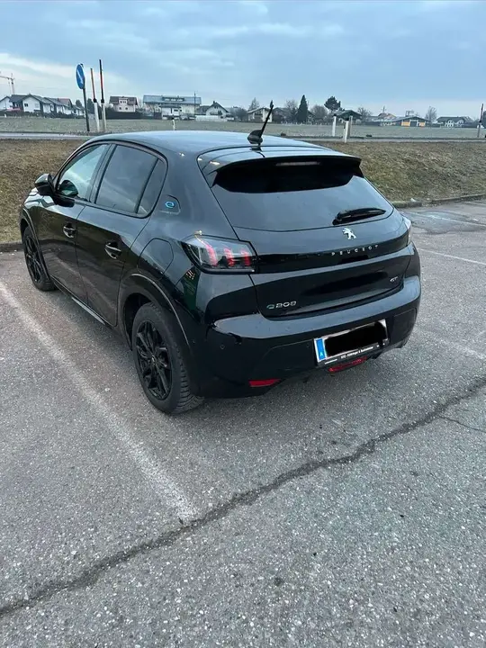 Peugeot E-208 2022 photo 3