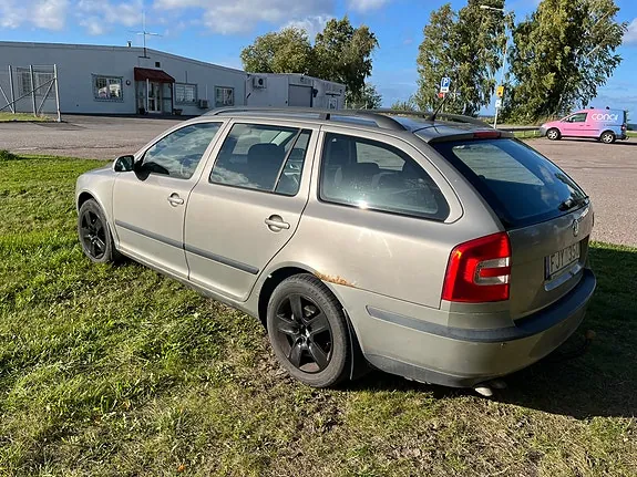 Skoda Octavia 2007 photo 2
