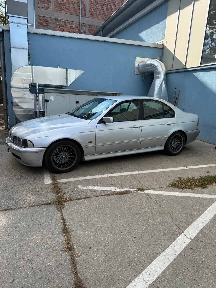 BMW 5 Series 2002 photo 2
