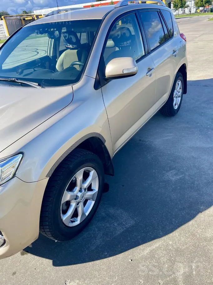 Toyota Rav 4 2011 photo 2