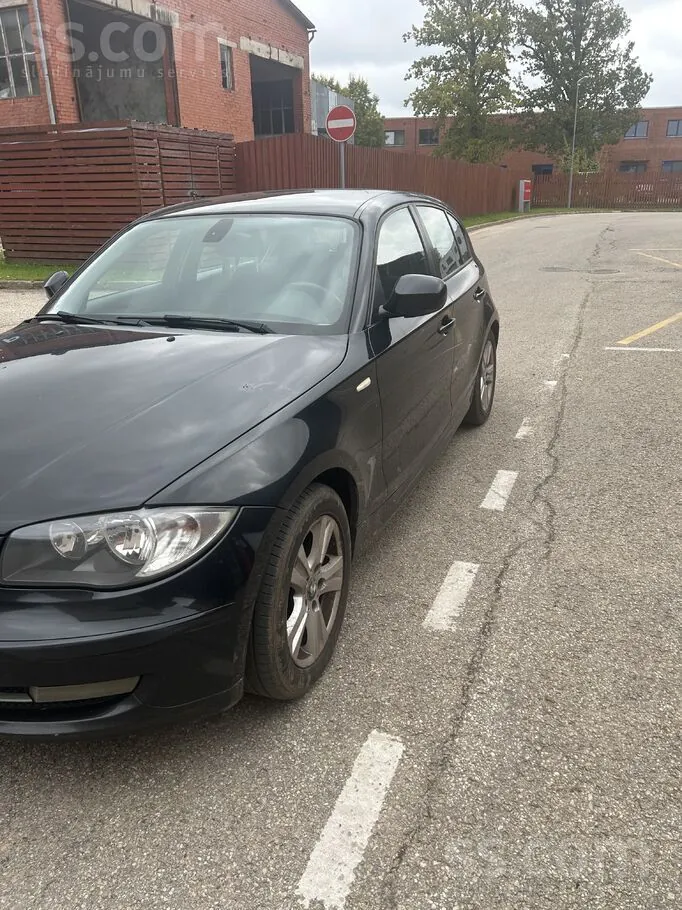 BMW 1 Series 2010 photo 2