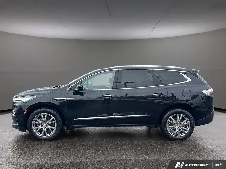 Buick Enclave 2023 photo 3