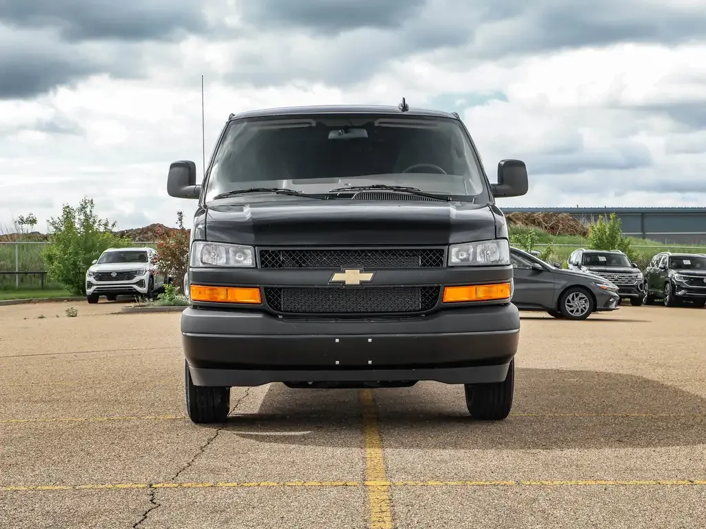 Chevrolet Express 2500 2025 photo 3