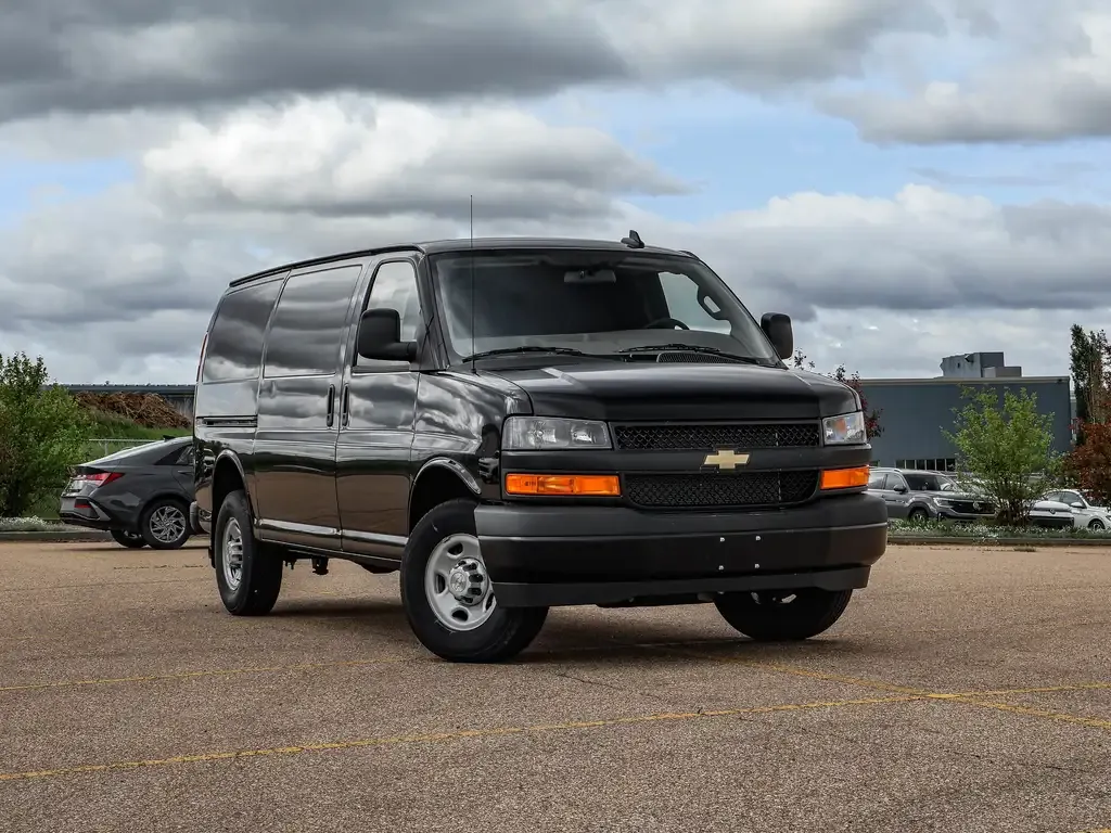 Chevrolet Express 2500 2025 photo 2