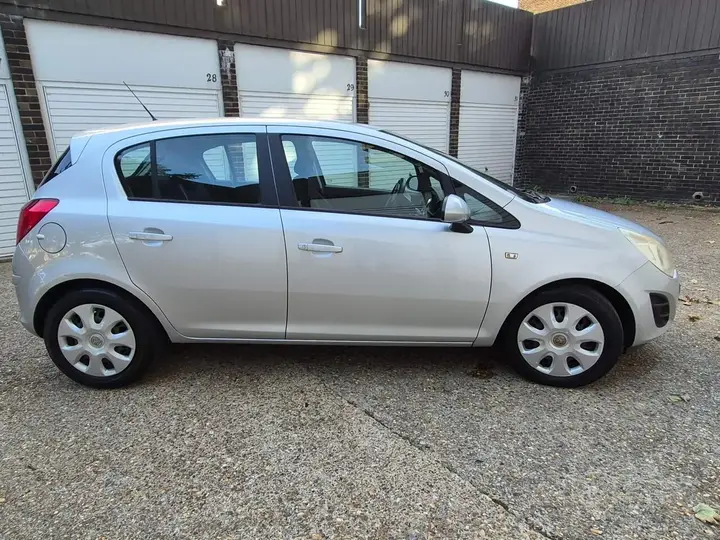 Vauxhall Corsa 2011 photo 3