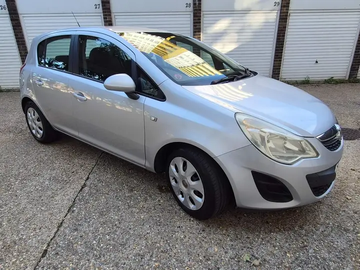 Vauxhall Corsa 2011 photo 2