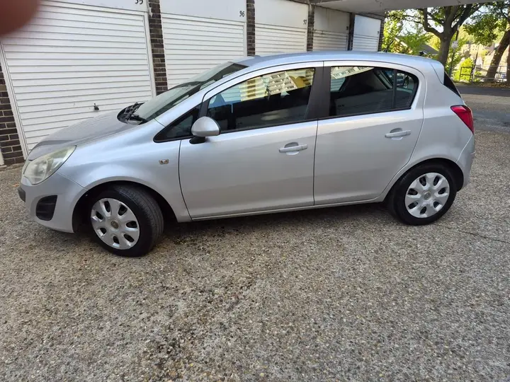 Vauxhall Corsa 2011 photo 4