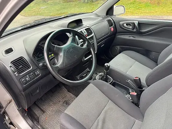Mitsubishi Space Star 2002 photo 5
