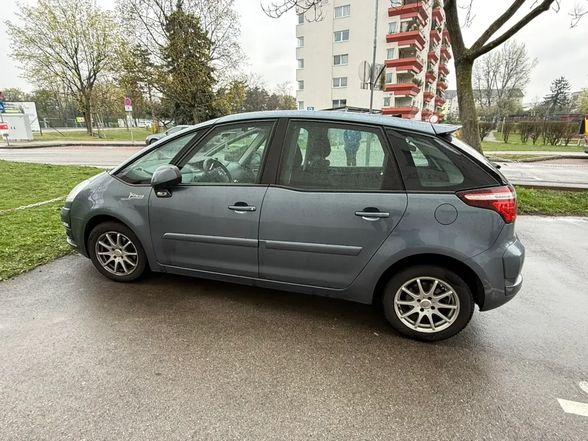 Citroen C4 2010 photo 3