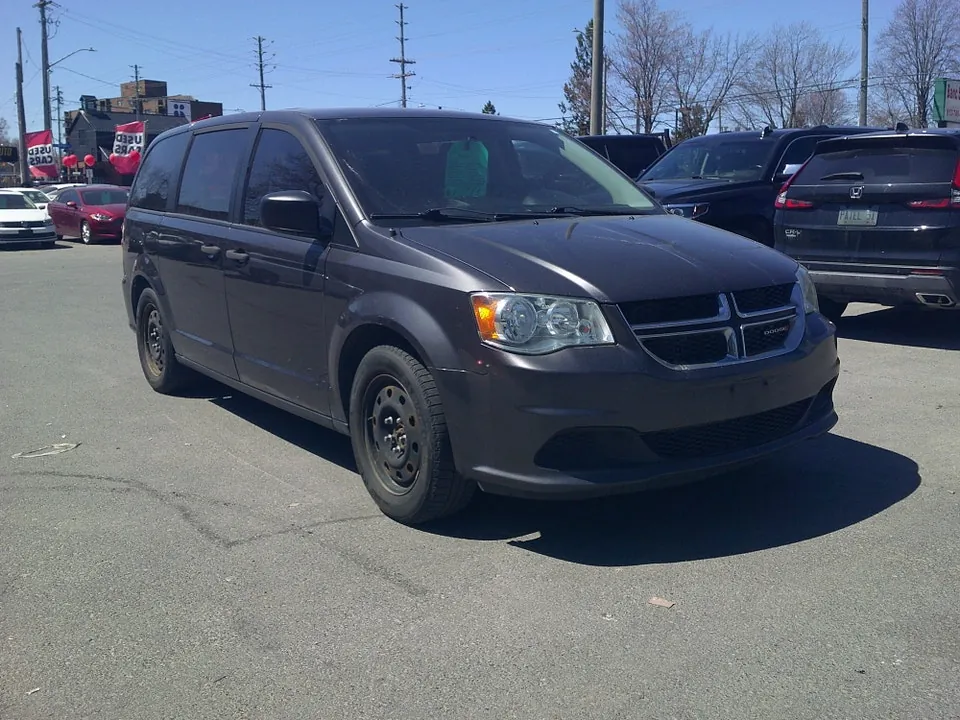 Dodge Grand Caravan 2018 photo 2