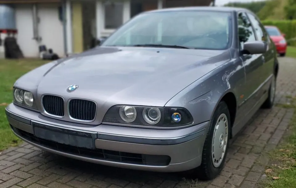 BMW 520I
