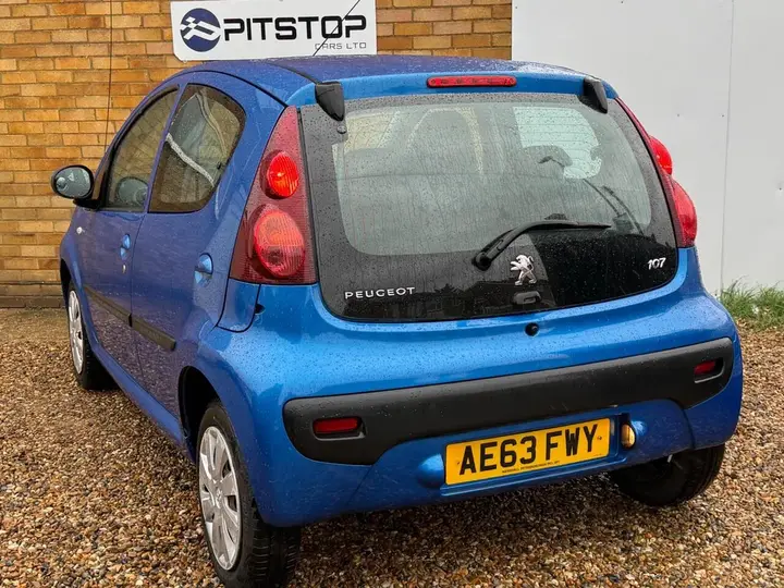 Peugeot 107 2013 photo 2