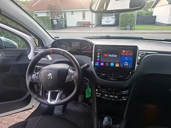 Peugeot 208 2016 photo 2