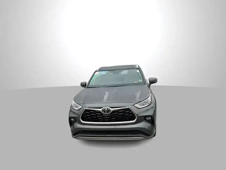 Toyota Highlander 2022 photo 3