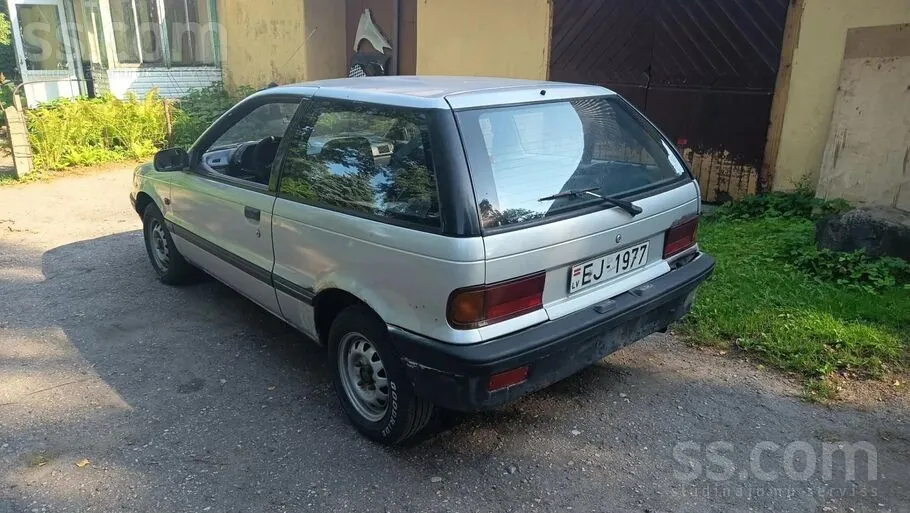 Mitsubishi Colt 1990 photo 2