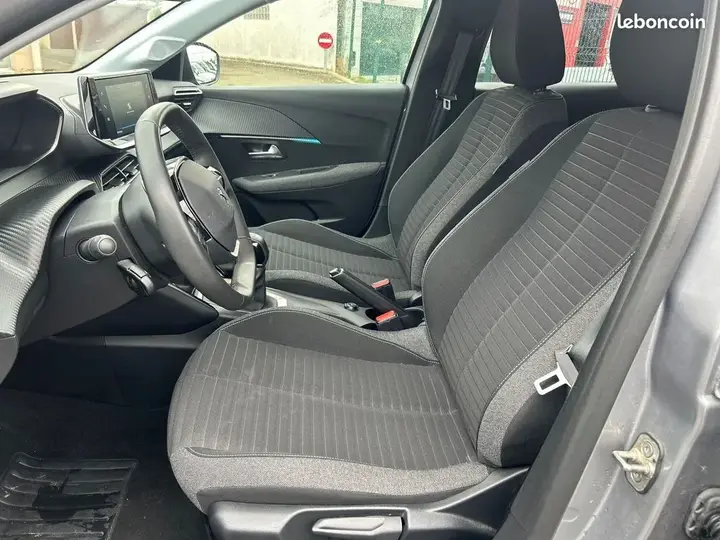 Peugeot 208 2023 photo 3
