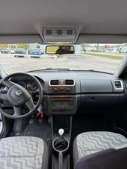 Skoda Fabia 2010 photo 4